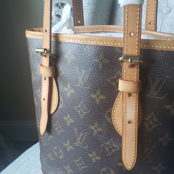 Louis Vuitton Handbags - Authentic Louis Vuitton Bucket PM